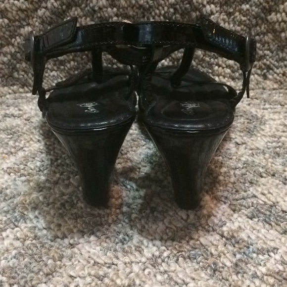 Borncrown Black Patent leather sandals size 9 M/W - Picture 3 of 8